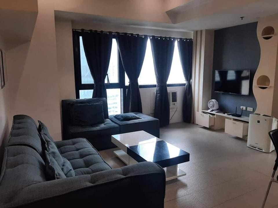 Spacious 2 Bedroom Unit With Pool Маніла Екстер'єр фото