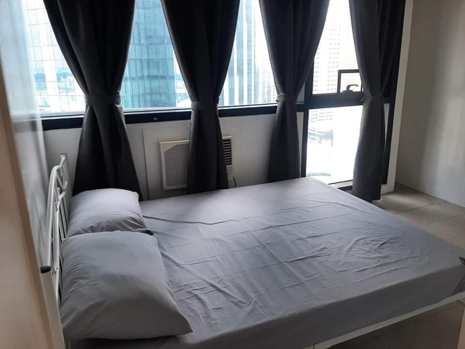 Spacious 2 Bedroom Unit With Pool Маніла Екстер'єр фото