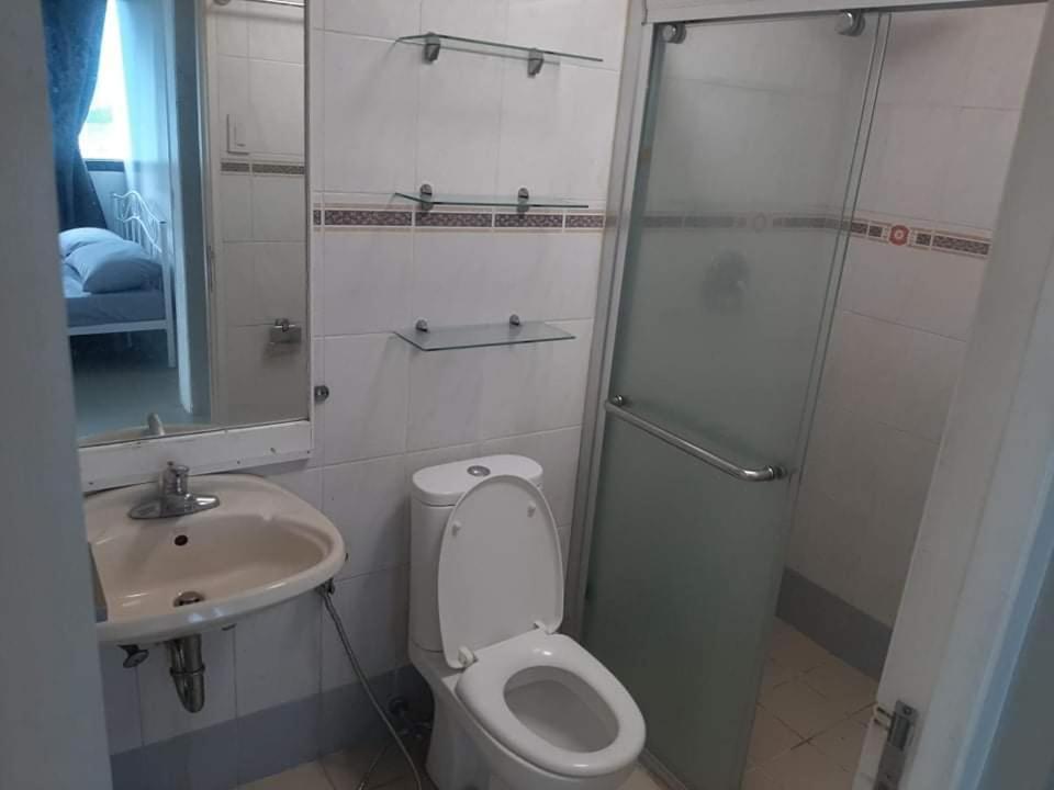 Spacious 2 Bedroom Unit With Pool Маніла Екстер'єр фото