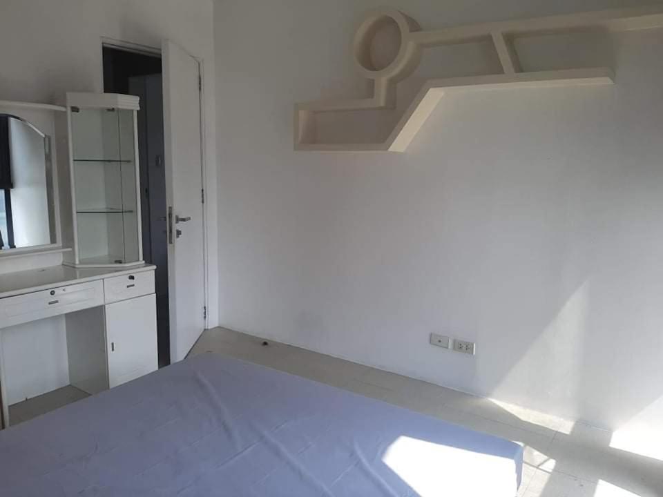 Spacious 2 Bedroom Unit With Pool Маніла Екстер'єр фото