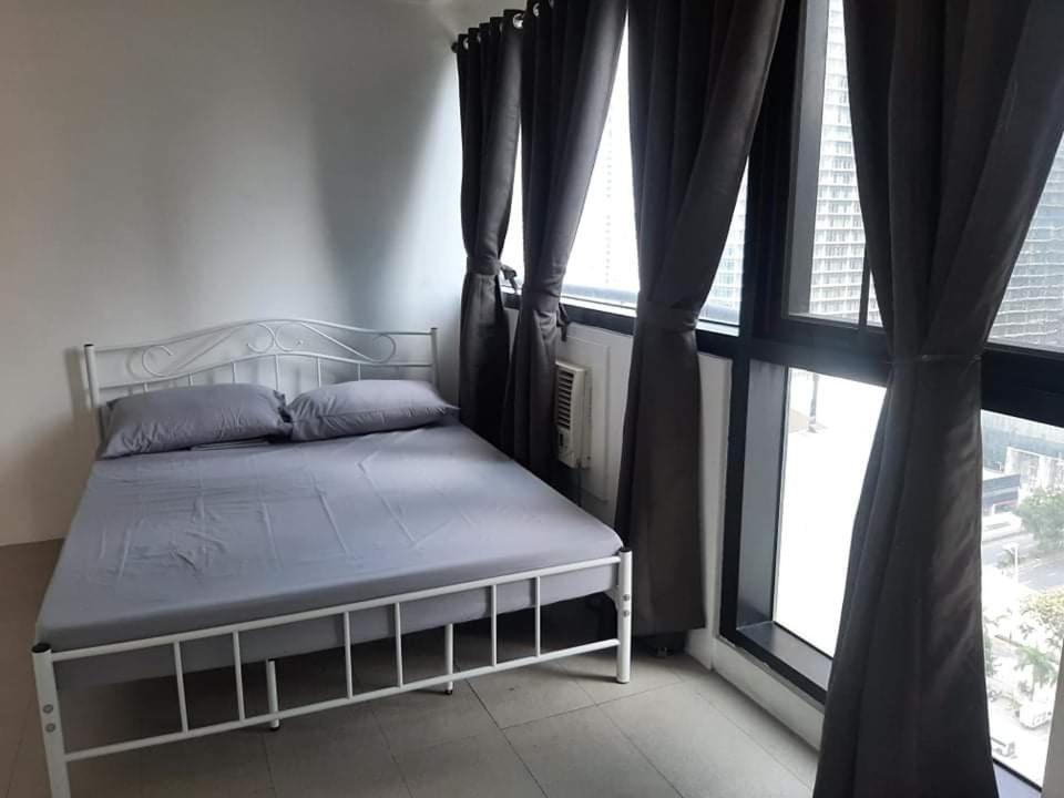 Spacious 2 Bedroom Unit With Pool Маніла Екстер'єр фото
