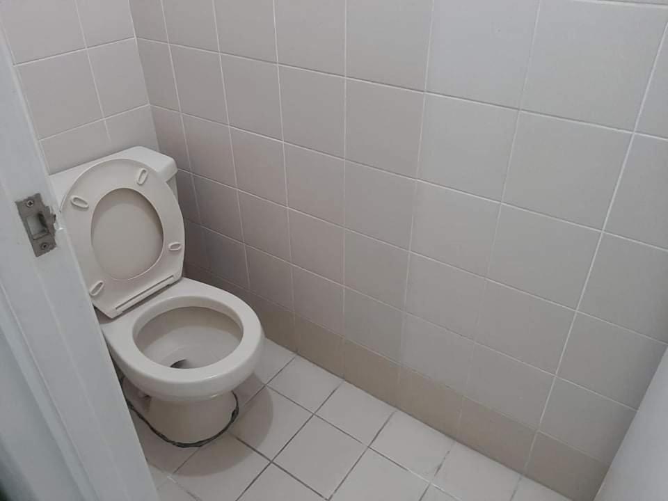 Spacious 2 Bedroom Unit With Pool Маніла Екстер'єр фото